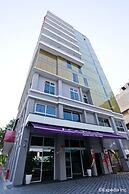 Aqueen Hotel Paya Lebar