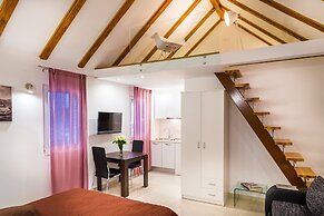 Split Oasis Apartments