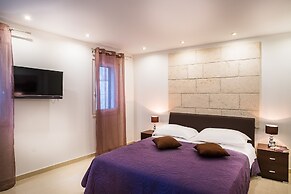 Split Oasis Apartments