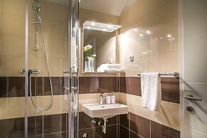 Split Oasis Apartments