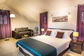 Split Oasis Apartments