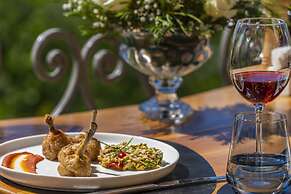 Elementa Boutique Hotel