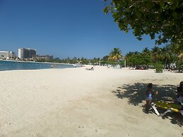 Island Breeze Studio