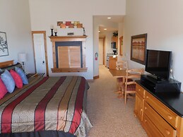 Longhollow Point Inn Studio 1321