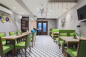 Hotel Blue Stone - Nehru Place