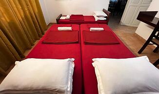 Reds Residency - Homestay