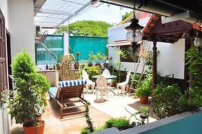 Reds Residency - Homestay