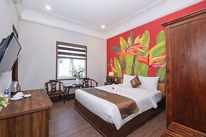 Jade Hotel