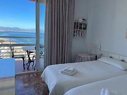 Apartamentos La Roca Rentals