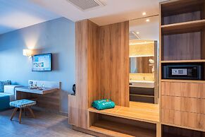 Solimar Aquamarine Resort