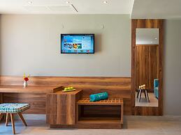 Solimar Aquamarine Resort