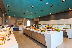 Solimar Aquamarine Resort