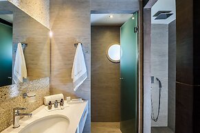 Solimar Aquamarine Resort