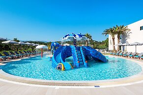 Solimar Aquamarine Resort