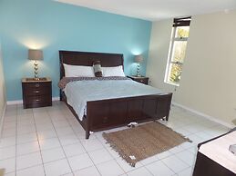 Skyclub Beach Suite at Mobay Club