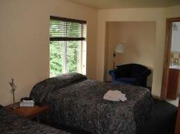 Twin Peaks Lodge and RV Park