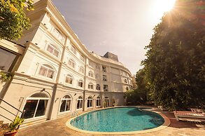 Boulevard Hotel