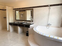 Boulevard Hotel