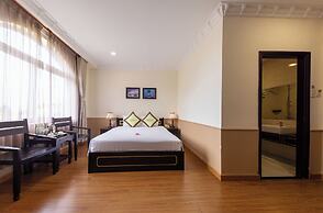 Boulevard Hotel