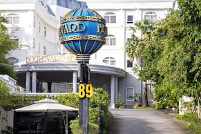 Boulevard Hotel