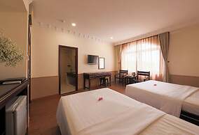 Boulevard Hotel