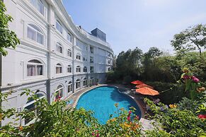 Boulevard Hotel