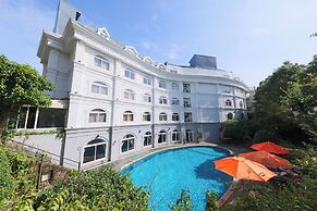 Boulevard Hotel
