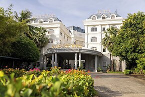 Boulevard Hotel