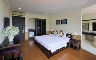 Boulevard Hotel