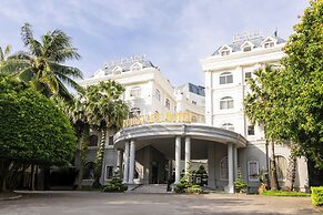 Boulevard Hotel