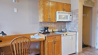 Misty Mountain Inn and Suites