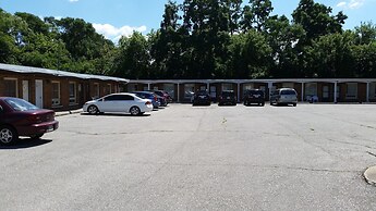 Traveller's Choice Motel