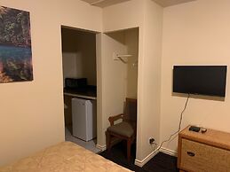 Traveller's Choice Motel