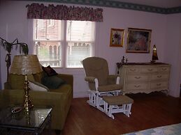 Dodgeton Creek Inn