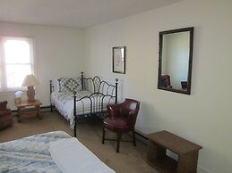Dodgeton Creek Inn