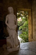 S. Nikolis Historic Boutique Hotel