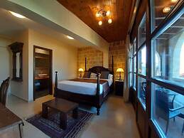 S. Nikolis Historic Boutique Hotel