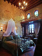 S. Nikolis Historic Boutique Hotel
