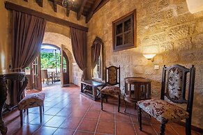 S. Nikolis Historic Boutique Hotel