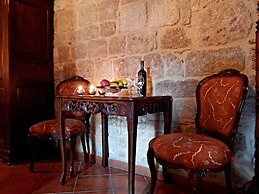 S. Nikolis Historic Boutique Hotel