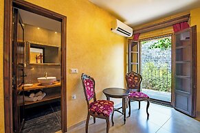 S. Nikolis Historic Boutique Hotel