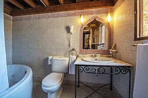 S. Nikolis Historic Boutique Hotel