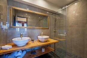 S. Nikolis Historic Boutique Hotel