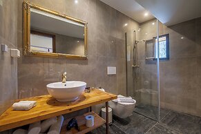 S. Nikolis Historic Boutique Hotel