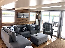 Mangrove Marina and Resort Aqualodge Houseboats