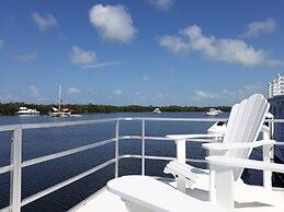 Mangrove Marina and Resort Aqualodge Houseboats