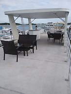 Mangrove Marina and Resort Aqualodge Houseboats