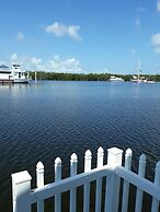 Mangrove Marina and Resort Aqualodge Houseboats