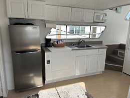 Mangrove Marina and Resort Aqualodge Houseboats