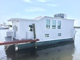 Mangrove Marina and Resort Aqualodge Houseboats